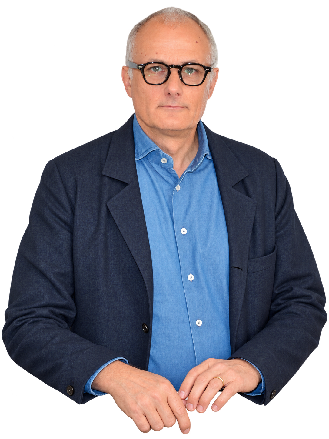 Maître Pierre Bottin, les mains posées sur le bloc